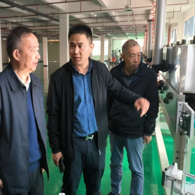 蓝晶智谷 team at the factory
